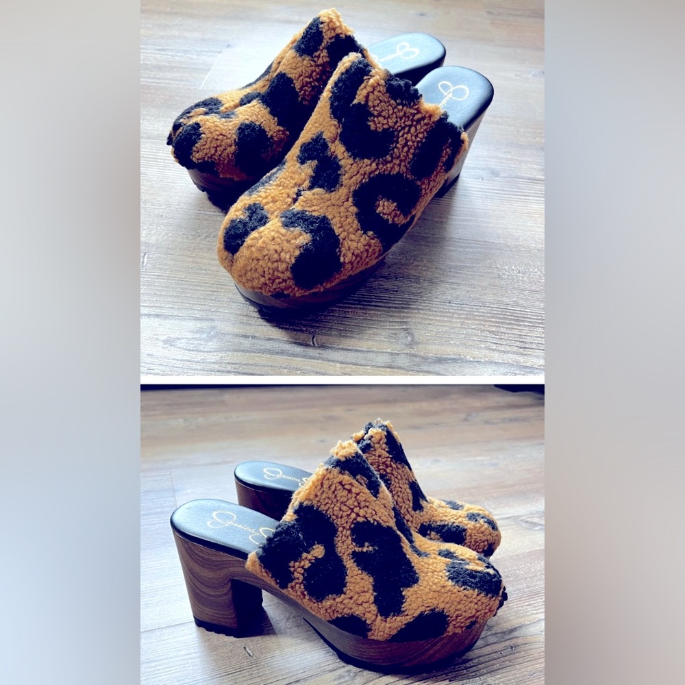 Jessica Simpson Tollia Leopard Print Faux
Shearling Platform Clogs Size 6M